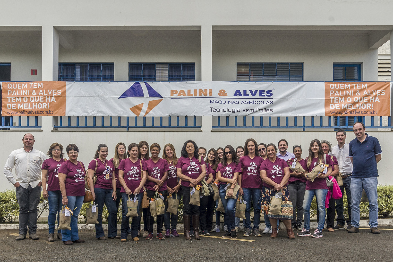 Flores do Café visitam a Palini & Alves